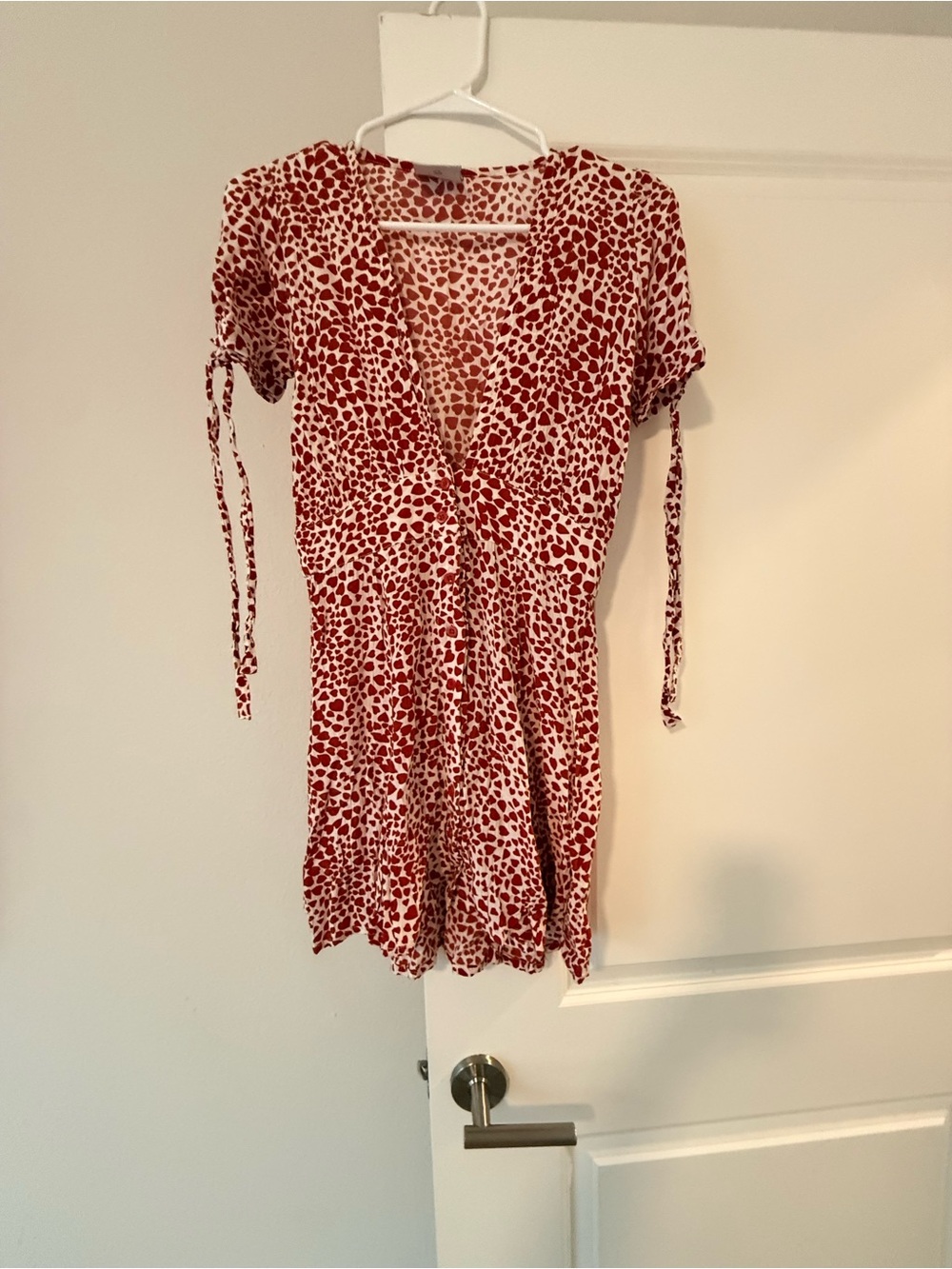 Red and White Printed V-Neck Mini Dress with Tie Sleeves